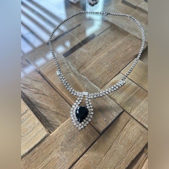 Free People 💗 necklace and earrings rhinestone and crystal set - Picture 5 of 7